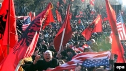 کوزوو روز یکشنبه اعلام استقلال خود را جشن گرفت. (عکس: EPA)