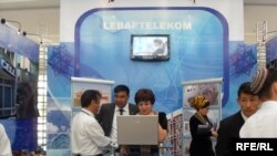 Türkmenabatda “Lebaptelekom” aragatnaşyk kärhanasy tarapyndan açylan internet kafeleriniň dördüsi bar.