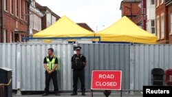 Մեծ Բրիտանիա - Տանը, որտեղ ապրել է Դոն Սթարջեսը մինչև թունավորվելը և մահանալը, քննչական գործողություններ են իրականացվում, Էյմսբերի, 19-ը հուլիսի, 2018թ.