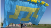 У небо над Кримом запустили кримськотатарський прапор і тисячі листівок (+ фото)