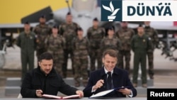 Ukrainanyň prezidenti Wolodymyr Zelenski 17-nji noýabrda Parižde özüniň fransiýaly kärdeşi Emmanuel Makron bilen duşuşdy