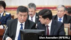 Сооронбай Жээнбеков баштаган өкмөт мүчөлөрү