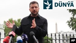 Ukrainanyň prezidenti Wolodymyr Zelenskiniň Ak Tama ikinji sapary fewral aýynda eden ilkinji saparyndan düýpgöter tapawutlandy.