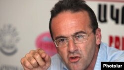 Armenia - Artur Sakunts, a human rights activist, at a press conference in Yerevan.