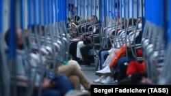 Սահմանափակումների չեղարկման առաջին օրը Մոսկվայի մետրոյում։