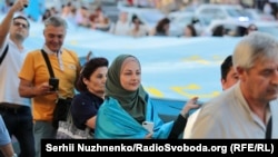 Qırımtatar bayraq kününde Kyivdeki avtoyürüş. 2019 senesi iyüniñ 26-sı