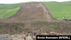 После схода оползня в селе Аюу-Сай. Апрель 2017 г.