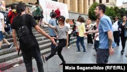 О том, что гражданам никаких государств не грозит опасность в Грузии, сегодня заявила и.о. американского посла США