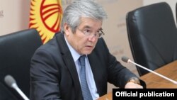 Сүйүнбек Касмамбетов,  президенттик аппараттын жетекчиси, инаугурацияны уюштуруу комитетинин башчысы.