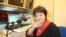 Джамиля Стехликова в студии радио Азаттык. Прага, февраль 2009 года.