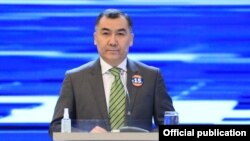 Равшан Жээнбеков.