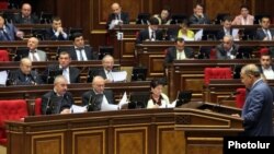 Спикер Национального Собрания Овик Абрамян ведет заседение парламента (архивная фотография)