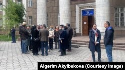 Требующие освобождения Гульзат Аалиевой. 22 апреля 2021 года. 