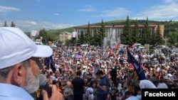 Никол Пашинян проводит предвыборный митинг в Котайкской области Армении, 13 июня 2021 г.