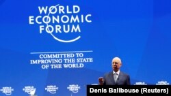 Ֆորումի հիմնադիր և գործադիր նախագահ Կլաուս Շվաբը ելույթ է ունենում 48-րդ ֆորումի բացմանը, 22-ը հունվարի, 2018թ.