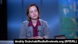 Лазебна: від початку трудової діяльності до 50 років всі працівники зі своєї зарплати і роботодавець у рівній пропорції будуть сплачувати обов’язковий внесок на накопичувальний пенсійний рахунок. Потім людина обирає недержавний пенсійний фонд