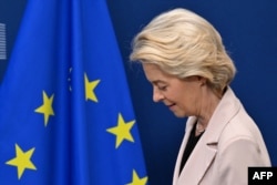 Старшыня Эўрапейскай камісіі Урзуля фон дэр Ляен зьявілася на сустрэчу ў сядзібе ЭЗ у Брусэлі. 20 траўня 2025 г.