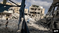 آوار به‌جامانده از حمله موشکی ایران به بنی براک در شرق تل‌آویو، ۲۶ خرداد