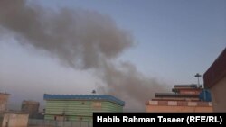 Дим над місцем нападу на базу сил безпеки Афганістану в провінці Газні, 18 травня 2020 року