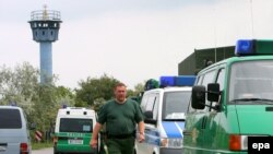 در جریان برخورد میان تظاهر کنندگان و پلیس ضد شورش آلمان، یش از صد و پنجاه پلیس زخمی شده اند