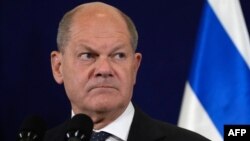 За його словами, члени ЄС мають визначитись, який конкретний внесок зроблять для підтримки України цього року, до 1 лютого, коли заплановане засідання Європейської ради