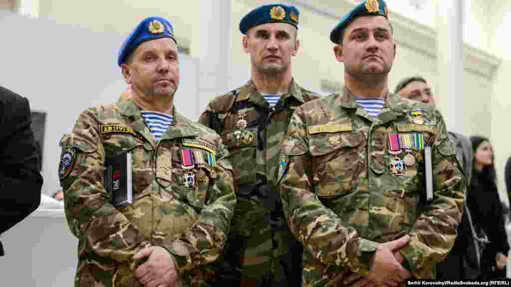 Зі сцени, зокрема, лунали виступи бійців, які взяли участь у створенні книги