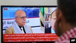 На снимката от 30 август се вижда как кадри с убития премиер на хутите Ахмед Галеб Насер ал-Рахави се показват по телевизията в Йемен. 