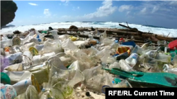 Вироби з пластику розкладаються сотні років