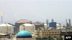 پيش از اين نيز شرکت گازپروم، همراه با توتال فرانسه و پتروناس مالزی در احداث فازهای ۲ و ۳ از ميدان گازی پارس جنوبی سرمايه گذاری کرده اند؛ پروژه ای که ارزش آن در حدود دو ميليارد دلار برآورد می شود.(عکس: AFP)