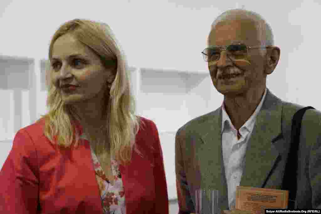 Мар&#39;яна Драч та колишній політв&#39;язень, публіцист&nbsp;Євген&nbsp;Сверстюк 