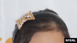  6 жасар Хадиша қазақ ақындарының өлеңдерін оқудан жалықпайды. 2010 жыл, 25 ақпан.   