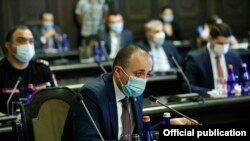 Министр здравоохранения Арсен Торосян на заседании правительства, 2 июля 2020 г.