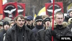 Рус миллатчилари орасида вояга етмаган болаларнинг борлиги россиялик ҳуқуқ ҳимоячиларини айниқса кўпроқ хавотирга солмоқда