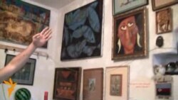 Rəssam emalatxansında yaşayıb-yaradan ailə