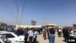 کارفرمای خصوصی این واحد کارگران را تهدید به «ثبت غیبت از کار، محروم شدن از مزایای پرسنلی در روزهای عدم کارکرد، اخراج و معرفی به مراجع ذیصلاح»‌ کرده است