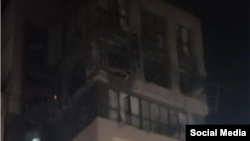 Кум шаарында көп кабаттуу үйгө сокку урулган. 