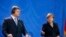 Президент України Петро Порошенко та канцлер Німеччини Анґела Меркель на прес-конференції у Берліні, 1 лютого 2016 року
