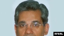 پروفسور شوناک می گويد نقش او و کسانی که در خدمت جامعه جهانی و دانشگاهی کار می کنند آن است که به داد بيماران بی بضاعت برسند.