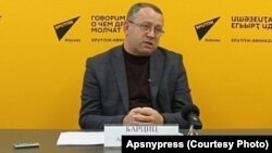 На вопросы журналистов ответил начальник экспертного управления администрации президента Республики Абхазия Аслан Барциц