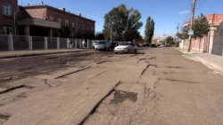 Գյումրիի Լազոյի փողոցը՝ կռվախնձոր ՔՊ-ի ու համայնքապետարանի միջև