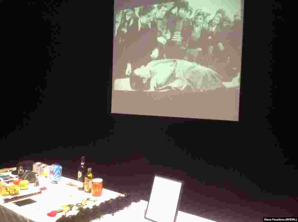 Марина Абрамович, перформанс &quot;Ритм 0&quot;, 1974, Неаполь