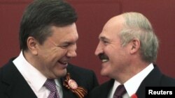 Віктар Януковіч і Аляксандар Лукашэнка, архіўнае фота.