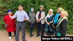 Участники акции  в Нур-Султане за изменение законодательства о выборах и возвращение к Конституции 1993 года. 30 августа 2019 года.