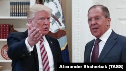 Дональд Трамп (Л) і Сергій Лавров під час зустрічі у Білому домі, Вашингтон, 10 травня 2017 року 