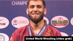 Абдурахманхажи Муртазалиев дүйнө чемпионатында сыйлык тапшыруу аземинде. 23-сентябрь, 2019-жыл. Нур-Султан, Казакстан. 