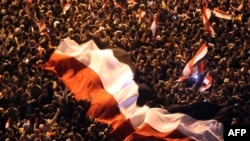 معترضان در قاهره استعفای مبارک را جشن گرفتند