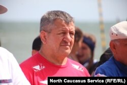 Нурмагомедов Хьабибах тоьлла спортхо кхиийна волу цуьнан да Нумагомедов Iабдул-Манап, кхелхина масех бут хьалха.