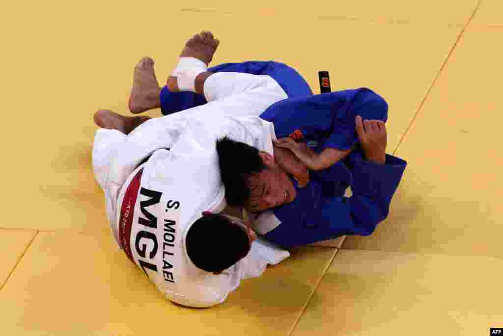 В первом бою на токийском татами Моллаеи победил казахстанца Дидара Хамзу