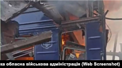 Наступствы расейскага ўдару па пасажырскім цягніку ў Сумскай вобласьці Ўкраіны. 