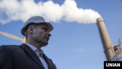 Міський голова Києва Віталій Кличко під час візиту на Дарницьку ТЕЦ у Києві, 13 листопада 2018 Фото Скакодуб Андрій / POOL / УНІАН 